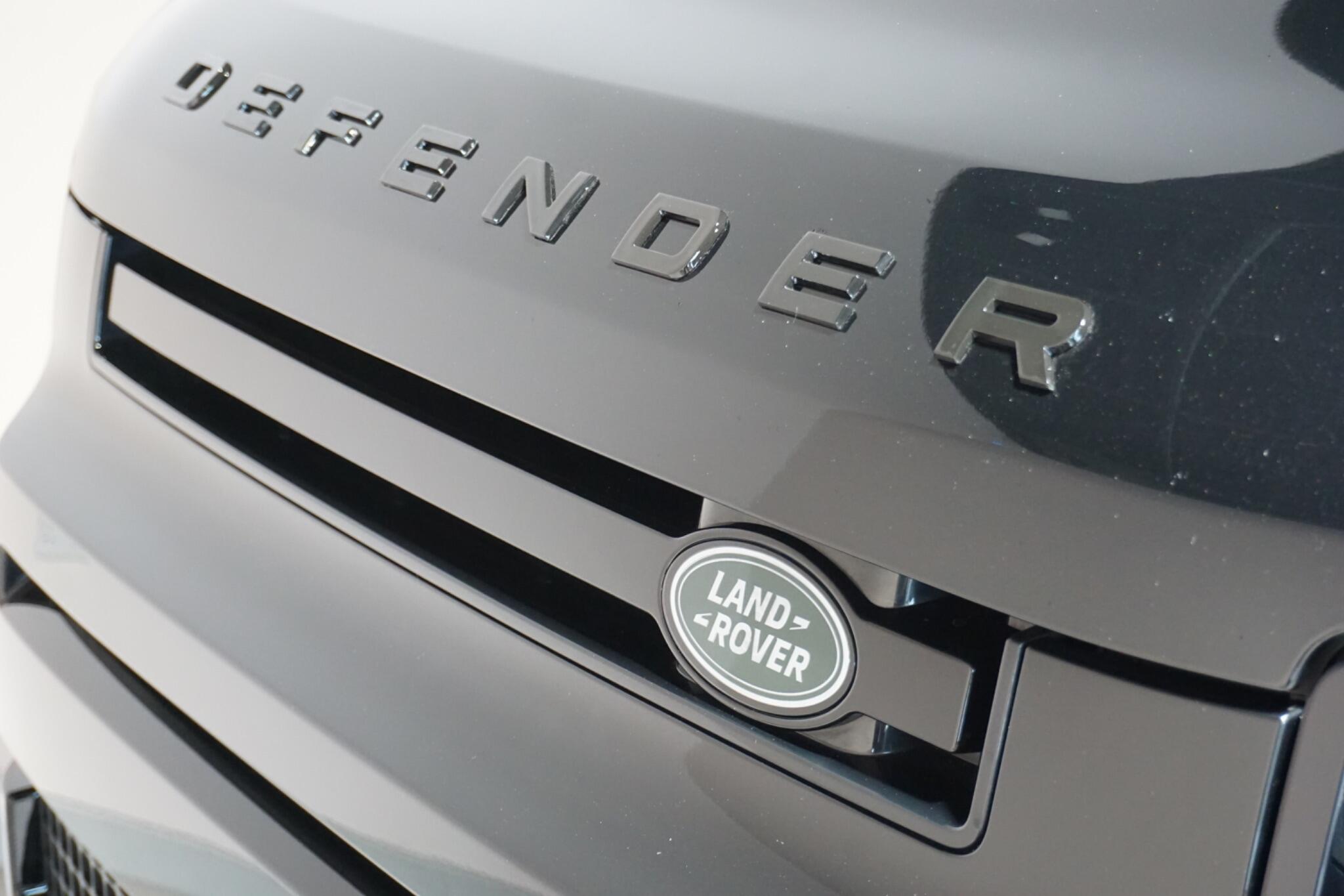 Land Rover Defender 110 3.0 D250 MHEV SE SUV 5dr Diesel Auto 4WD Euro 6 (s/s) (250 ps)